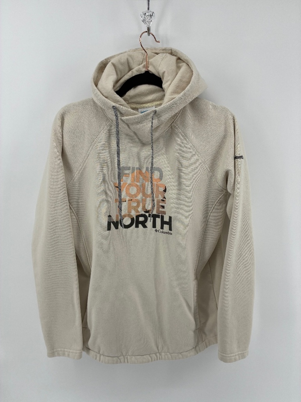 FIND YOUR TRUE NORTH Columbia Cream Fleece Lined Hoodie Sweater